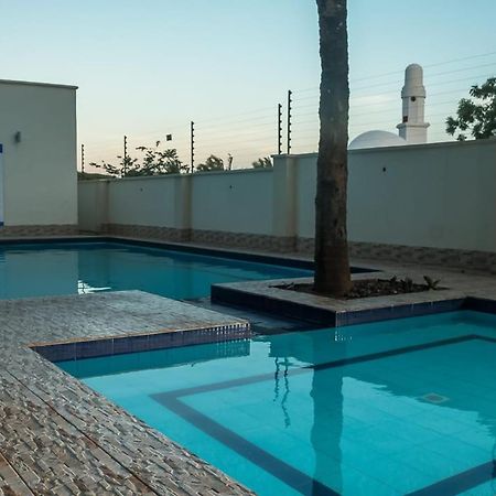 Lux Suites Nyali Luxury Apartments モンバサ エクステリア 写真
